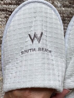 W South Beach White Waffle Spa Slippers